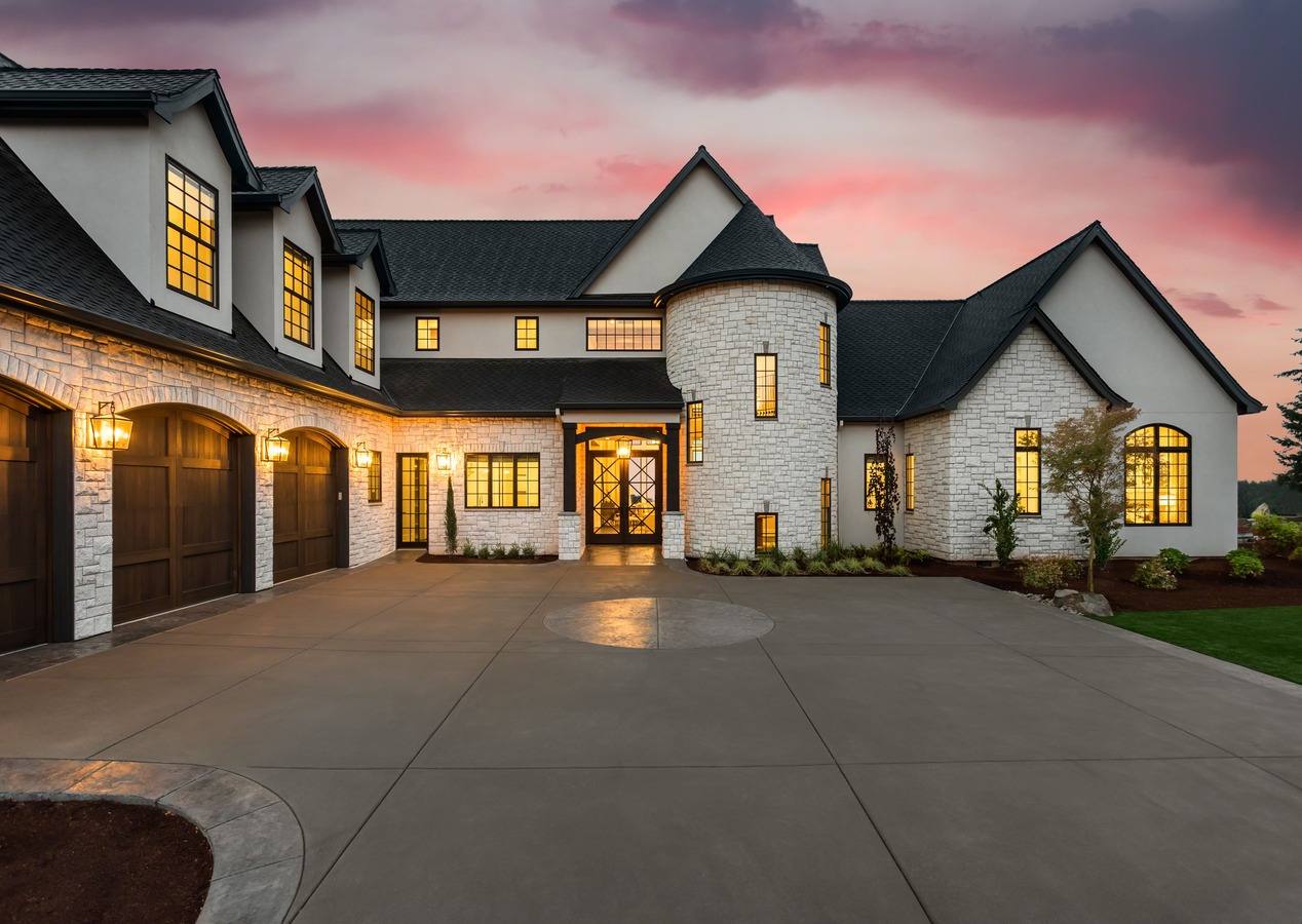 Aurora Real Estate - Farnaz Bahramian Fard, Broker